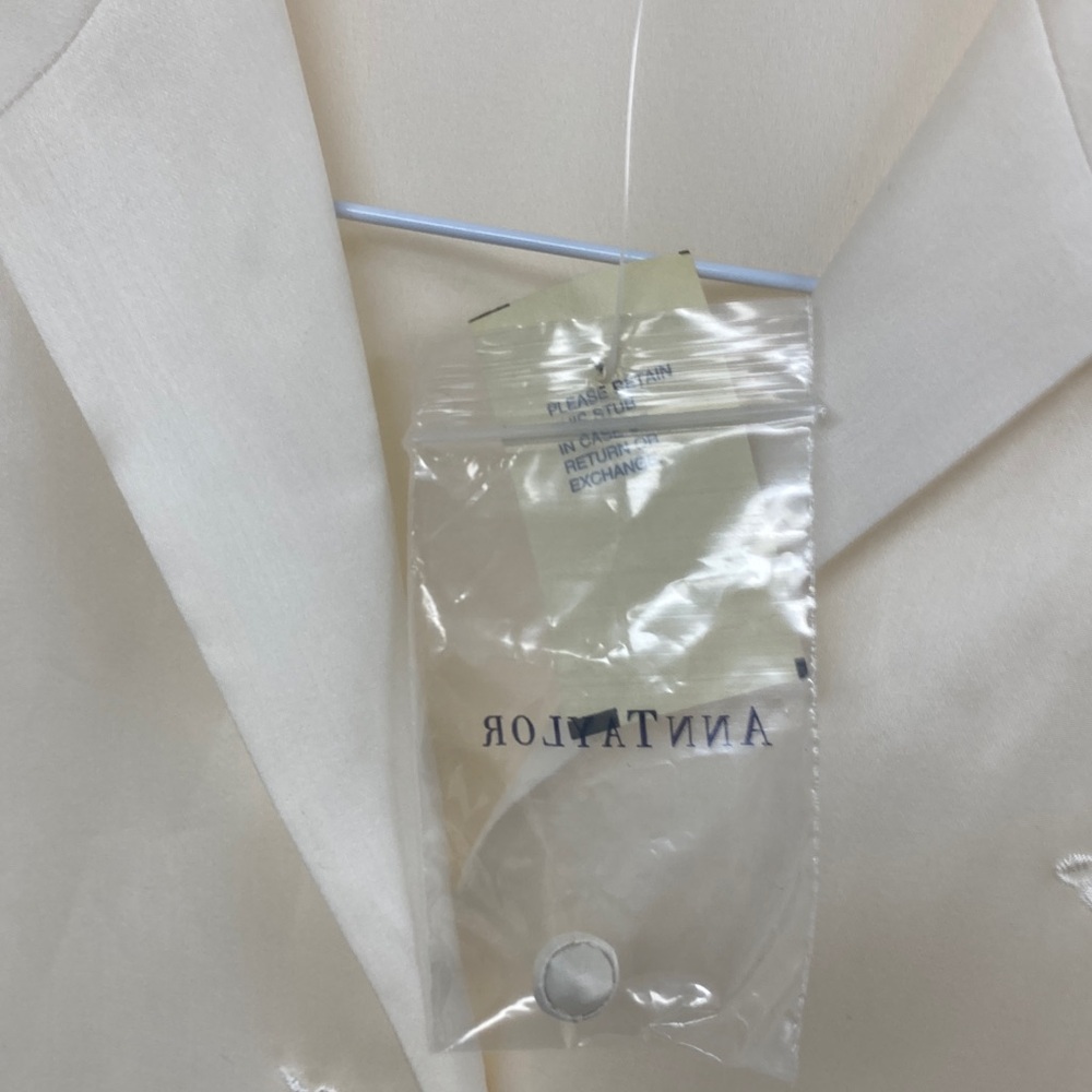 Ann Taylor White Satin Sleeveless Button-Front Blouse - Picture 5 of 7